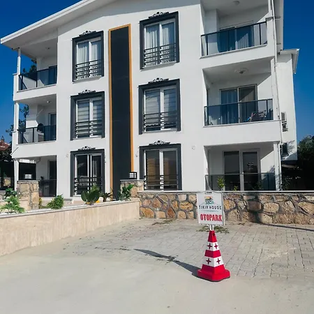 Ξενοδοχείο με διαμερίσματα Tikir House